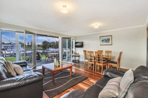 JOHANSSONS PERCH No. 1 - Accommodation Perth 0