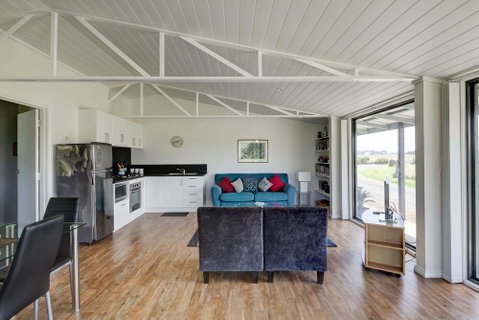 Lagoons Bay Garden Pavillion 2 - Accommodation Perth 0