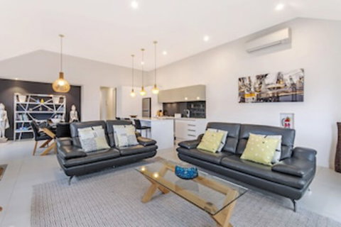 Chimneys On Bank - Accommodation Perth 0