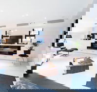 MADDISON 3BDR Port Melbourne Apartment - Accommodation Perth