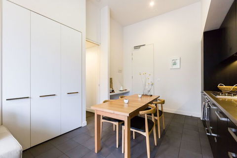 GEORGE, 1BDR North Melbourne Apartment - Accommodation Perth 2