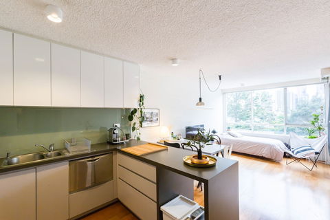ISAAC, 1BDR South Melbourne Apartment - Accommodation Perth 1