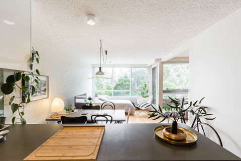 ISAAC, 1BDR South Melbourne Apartment - Accommodation Perth 2