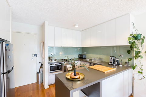 ISAAC, 1BDR South Melbourne Apartment - Accommodation Perth 3