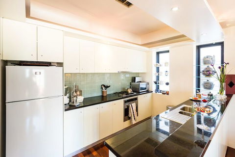 BELLE, 2BDR Melbourne Apartment - Accommodation Perth 6