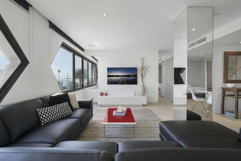 ELAINE, 2BDR St.Kilda Apartment - Accommodation Perth 1