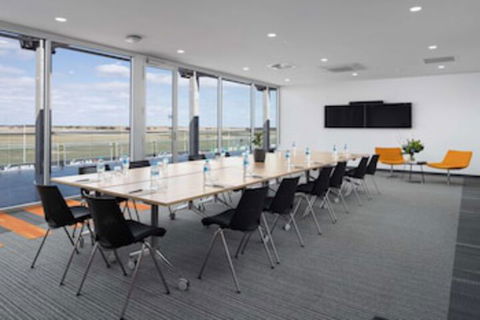 Rydges Pit Lane Hotel - Accommodation Perth 0