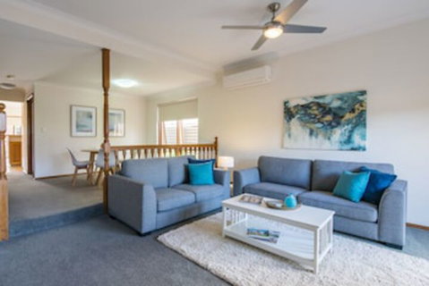 Parkview Villa 2 Luxury 3 Bedroom Home - Accommodation Perth 0