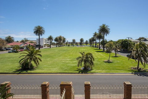Parkview Villa 2 Luxury 3 Bedroom Home - Accommodation Perth 5