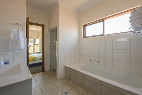 Parkview Villa 2 Luxury 3 Bedroom Home - Accommodation Perth 2