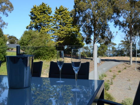 The White House Merimbula - Accommodation Perth 2