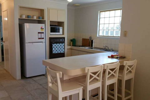 Azure Villa - Perth Resorts 3
