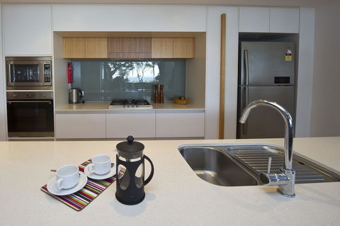 Maggies Beachfront Apt. 1 - Accommodation Perth 1