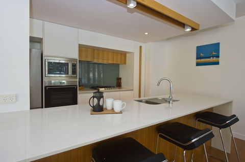 Maggies Beachfront Apt. 12 - Accommodation Perth 2