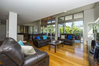 Maggies Beachfront Apt. 12 - Accommodation Perth 0