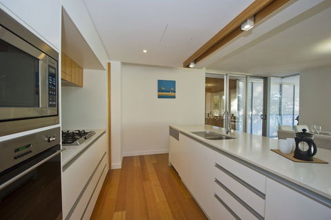 Maggies Beachfront Apt. 12 - Accommodation Perth 1