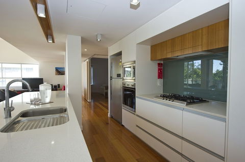 Maggies Beachfront Apt. 5 - Accommodation Perth 4