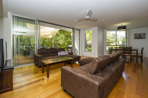 Maggies Beachfront Apt. 2 - Accommodation Perth 1