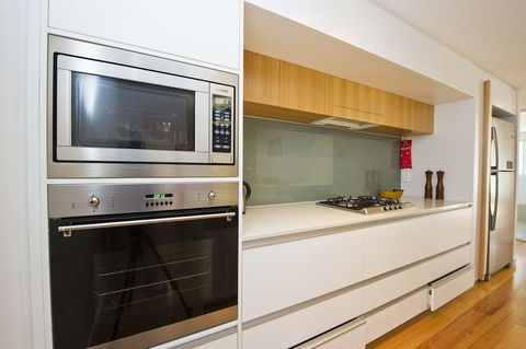 Maggies Beachfront Apt. 11 - Accommodation Perth 2