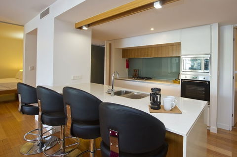 Maggies Beachfront Apt. 9 - Accommodation Perth 3