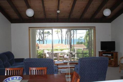 Coastal Retreat Unit 5 - Accommodation Perth 2