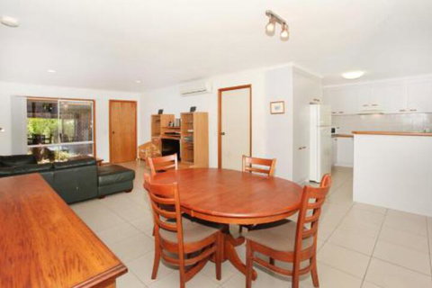 2 Eastern Court Mount Coolum 400 DOLLAR BOND Pet Friendly LINEN INCLUDED - Accommodation Perth 6
