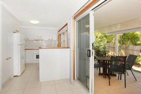 2 Eastern Court Mount Coolum 400 DOLLAR BOND Pet Friendly LINEN INCLUDED - Accommodation Perth 2