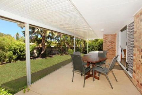 2 Eastern Court Mount Coolum 400 DOLLAR BOND Pet Friendly LINEN INCLUDED - Accommodation Perth 3
