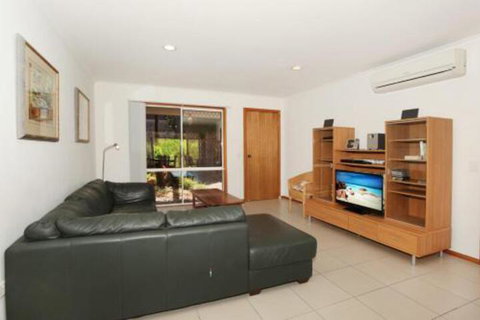 2 Eastern Court Mount Coolum 400 DOLLAR BOND Pet Friendly LINEN INCLUDED - Accommodation Perth 1
