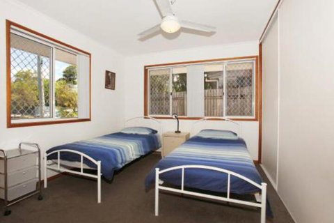 2 Eastern Court Mount Coolum 400 DOLLAR BOND Pet Friendly LINEN INCLUDED - Accommodation Perth 4