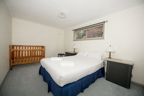 Hilltop Haven - Accommodation Perth 7