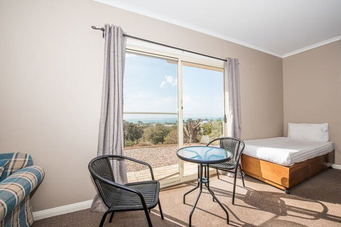 Hilltop Haven - Accommodation Perth 4