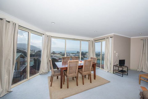 Hilltop Haven - Accommodation Perth 3