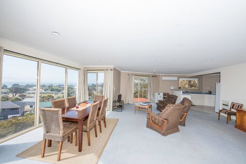 Hilltop Haven - Accommodation Perth 1