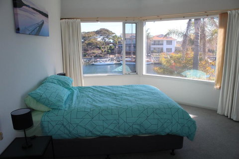 Relax At The Marina - Accommodation Perth 3