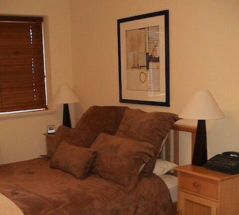Mark II 2 West - Perth Resorts 3
