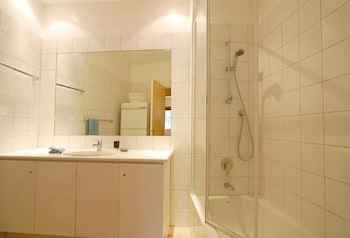 Mark II 2 West - Perth Resorts 4