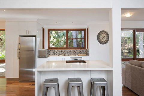 Barefoot Beach House - Shoal Bay - Accommodation Perth 4