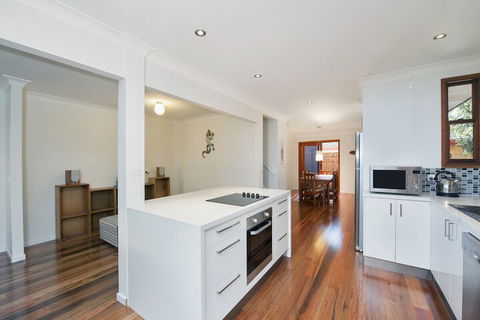 Barefoot Beach House - Shoal Bay - Accommodation Perth 2