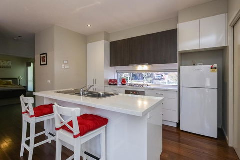 Sanctuary Close - Accommodation Perth 7