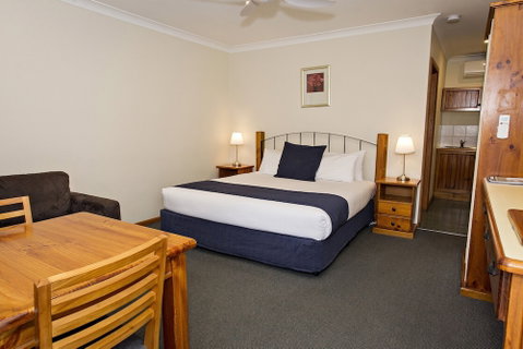 Colonial Motel And Serviced Apartments - Accommodation Perth 1
