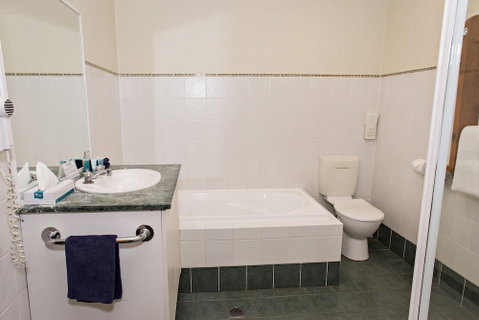 Colonial Motel And Serviced Apartments - Accommodation Perth 3