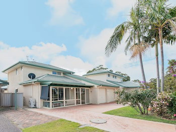 Occy's At Fingal Bay - Accommodation Perth 0
