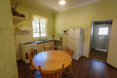 Murphy's Cottage - Accommodation Perth 3
