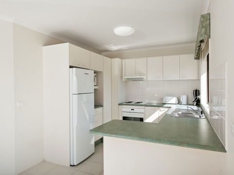 The Breakers 16 Government Road - Accommodation Perth 2