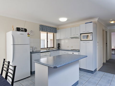 The Breakers 16 Government Road - Accommodation Perth 4