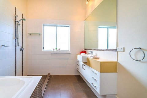 Bayhill Manor In Sanctuary Cove - Accommodation Perth 1