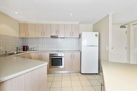 RESORT On The BEACH 4302 - Perth Resorts 3