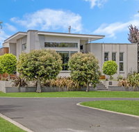 The Lake House - Accommodation Perth