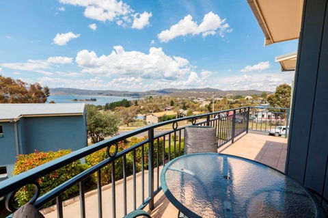 Torino 3 - Lake Jindabyne & Snowy Mountain Views - Accommodation Perth 1